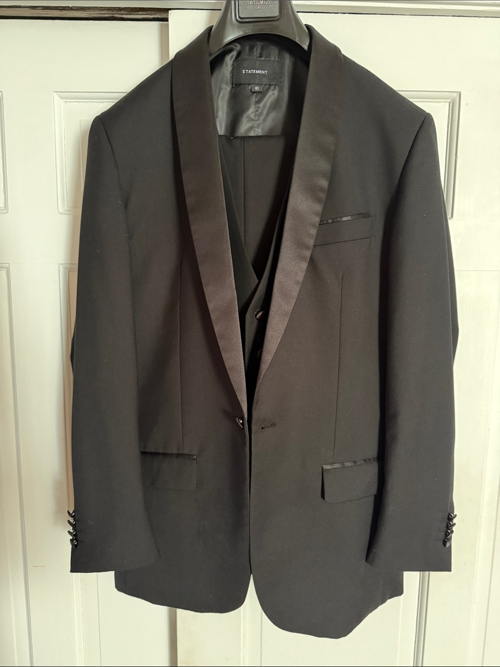 Statement three piece Tuxedo set (jacket, vest & pants (40L/34L) NWT